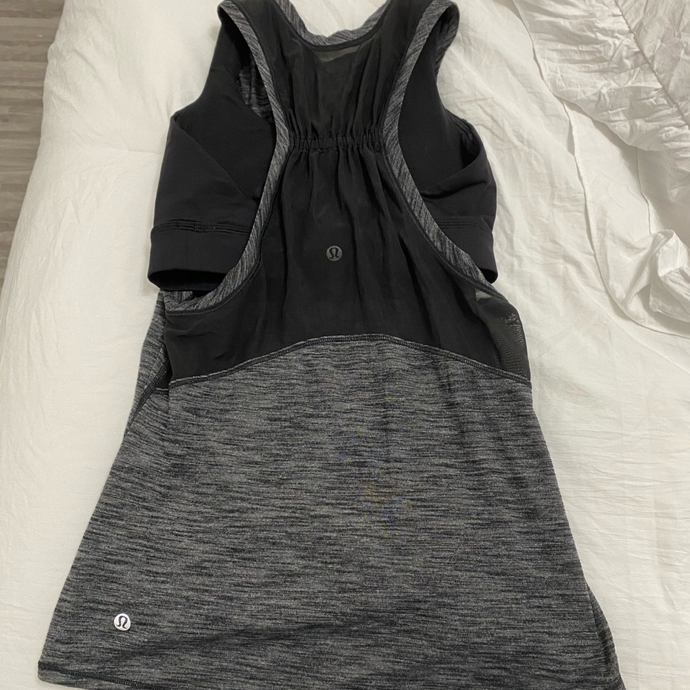 Lululemon workout too and sports bra